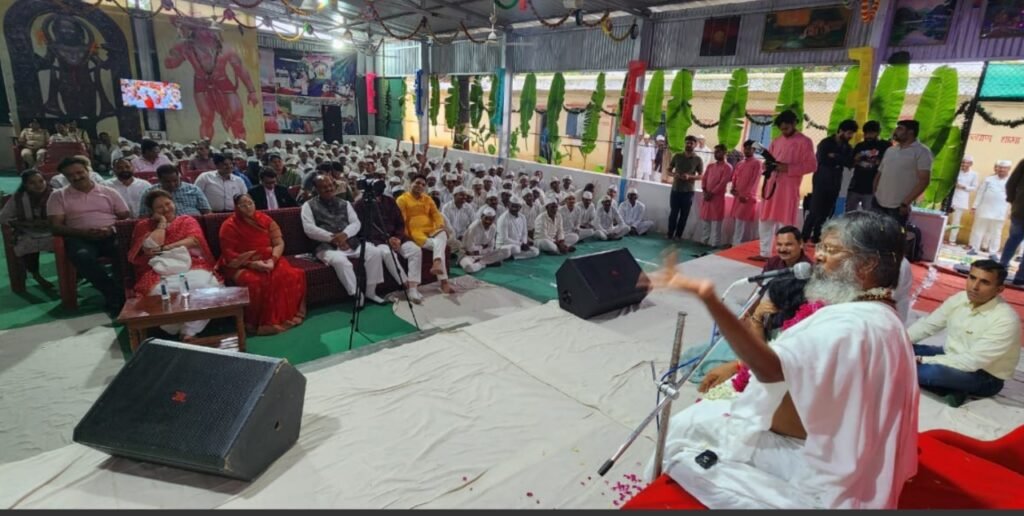 बंदियों संग धर्म की चर्चा, गूंजे भजन और आरती