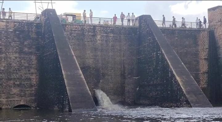 ग्वालियर शहर में 28 साल बाद वीरपुर बांध के गेट खुले