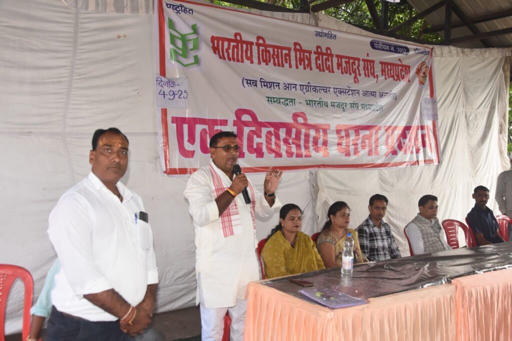 आत्मा योजना में काम करते रहे किसान मित्रों की सेवा में बहाली हो