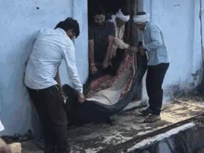 घर में घुसकर किसान की गोली मारकर हत्या