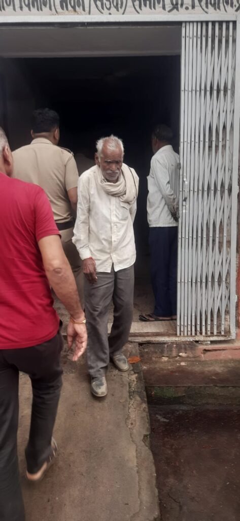स्वीपर ने पीडब्ल्यूडी कार्यालय में फेंके मांस के टुकड़े, कार्यपालन यंत्री ने बुलाई पुलिस