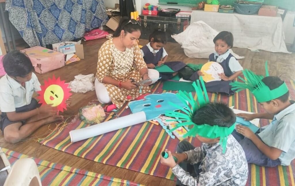 झुमरखाली की शिक्षिका नीतू ठाकुर के नवाचारों से बच्चों की उपस्थिति बढ़ी