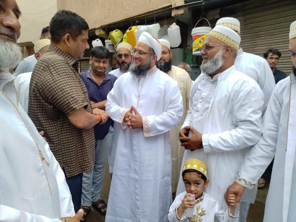 जुलूस में शामिल होकर विधायक राय ने दी मुबारकबाद