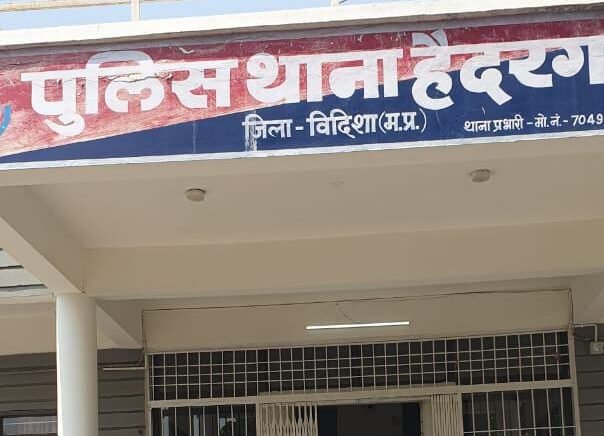 दो स्कूल संचालकों पर FIR, वाहन चालक और अन्य स्टाफ का नहीं कराया था चरित्र सत्यापन