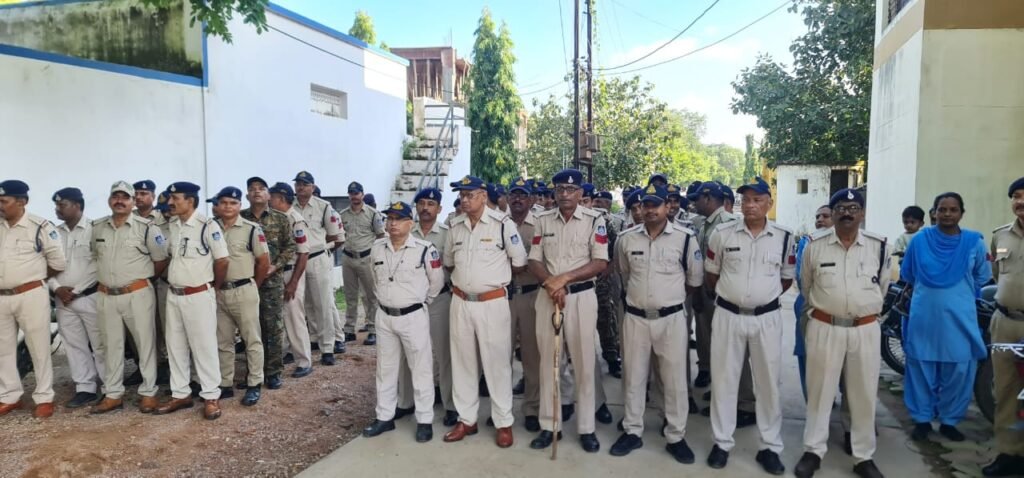 अनंत चतुर्दशी एवं ईद मिलादुन्नबी पर पुलिस ने संभाली व्यवस्था, एसपी ने किया निरीक्षण