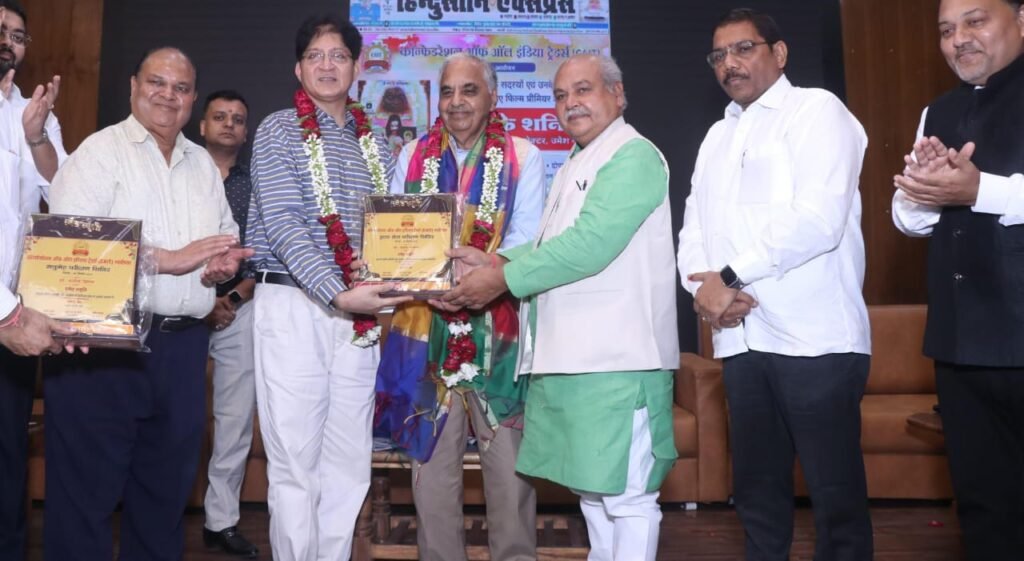 ग्वालियर में हुआ ‘‘त्रेता के शनि’’ फिल्म का प्रीमियर, नरेंद्र सिंह आए