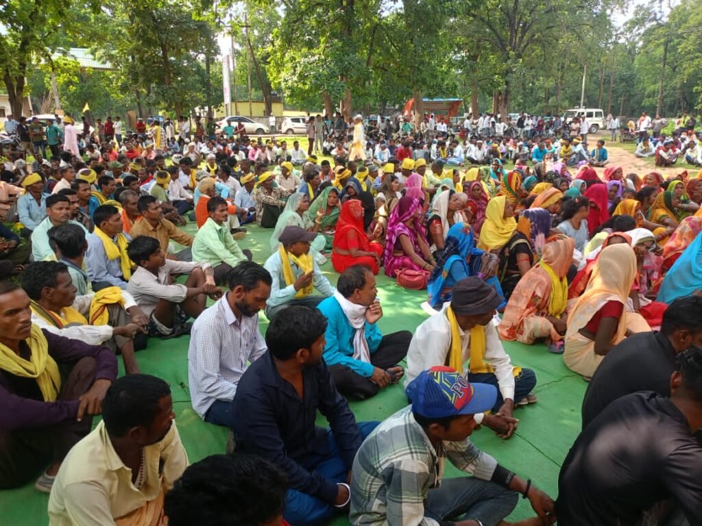 गोंगपा का प्रदर्शन, आदिवासियों पर दर्ज झूठे केस वापस लेने की मांग