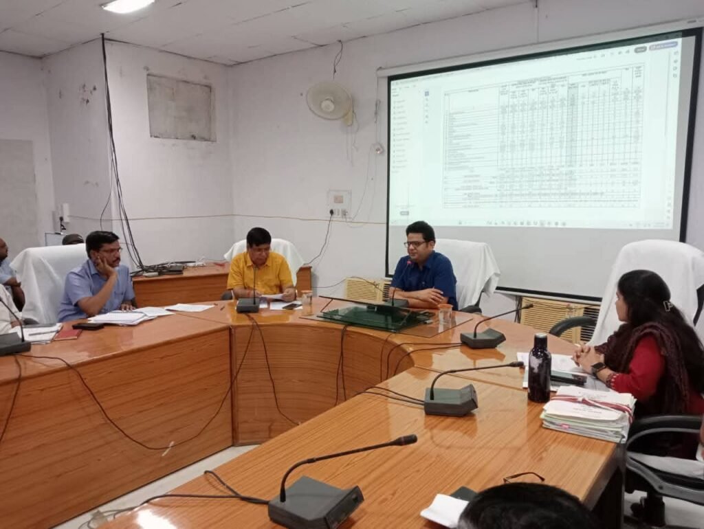 राजस्व विभाग के मूल कार्यों को प्राथमिकता से करो