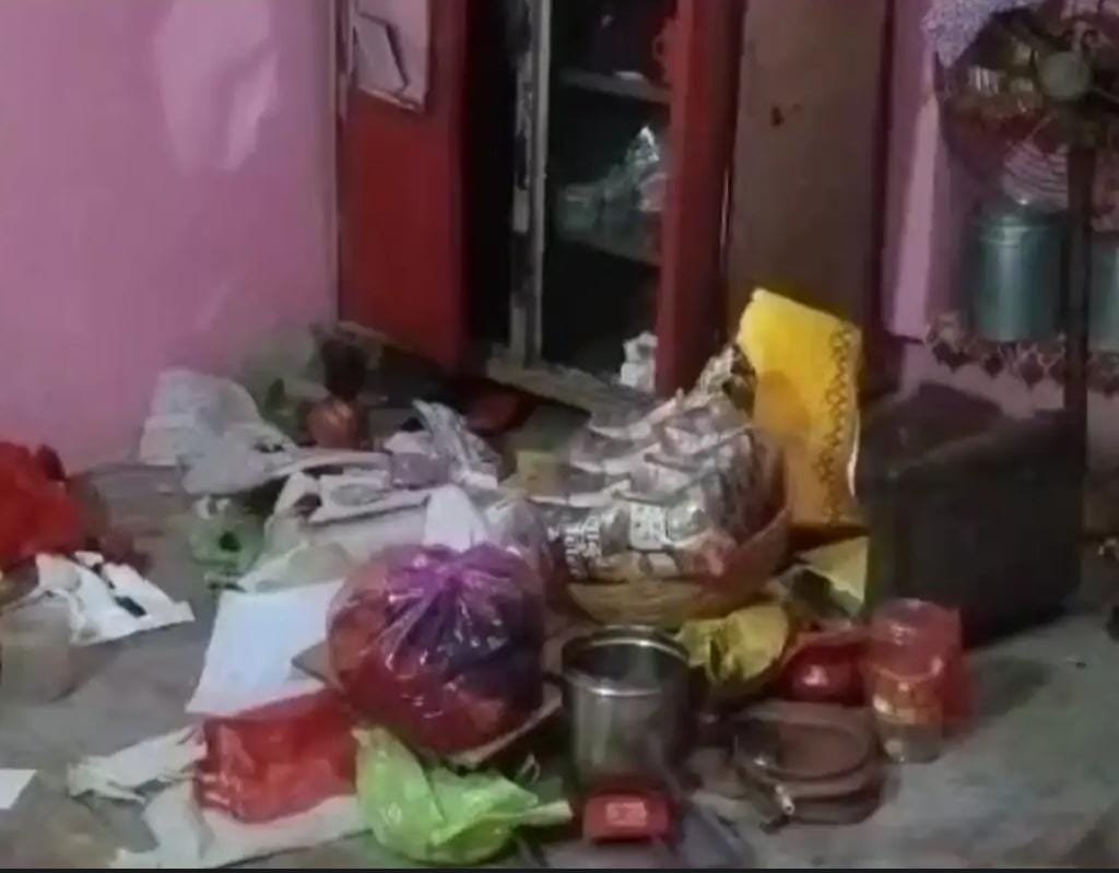 व्यापारी के सूने मकान में छत के रास्ते से भीतर घुसे चोर, ले उड़े नगदी और आभूषण