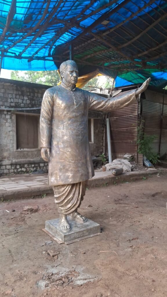 पूर्व विधानसभा अध्यक्ष विंध्य नायक श्रीयुत श्रीनिवास तिवारी की प्रतिमा लगाने पर लगी रोक