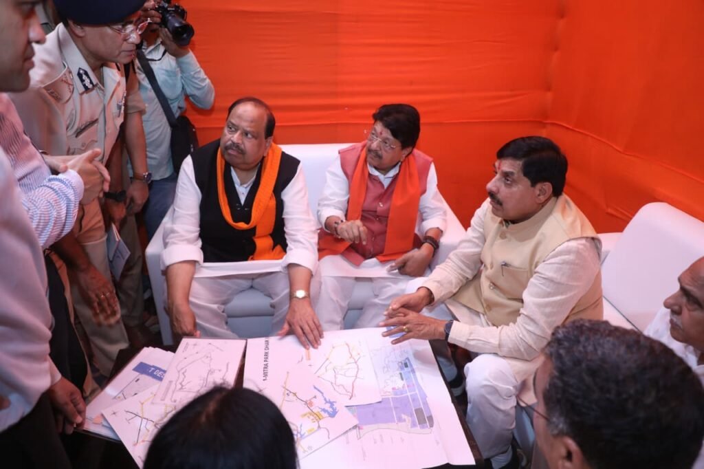 पीएम मोदी के दौरे की तैयारियों का मुख्यमंत्री ने लिया जायजा