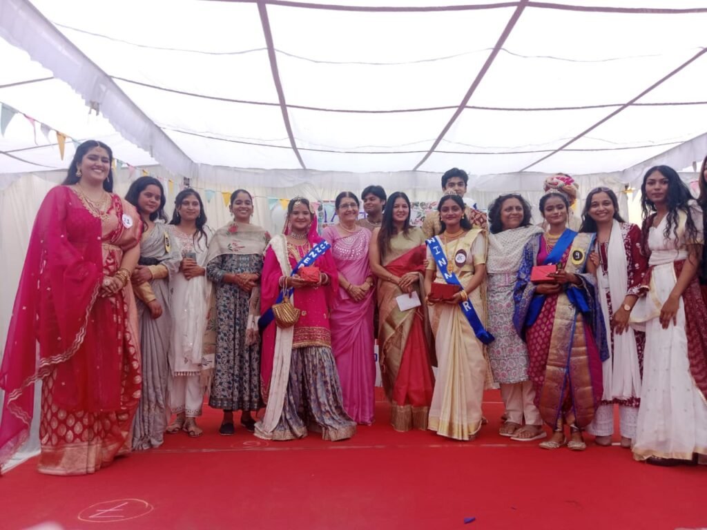 एक्सीलेंस कॉलेज में एकेडमिक फेस्ट, छात्रों ने दिखाई प्रतिभा