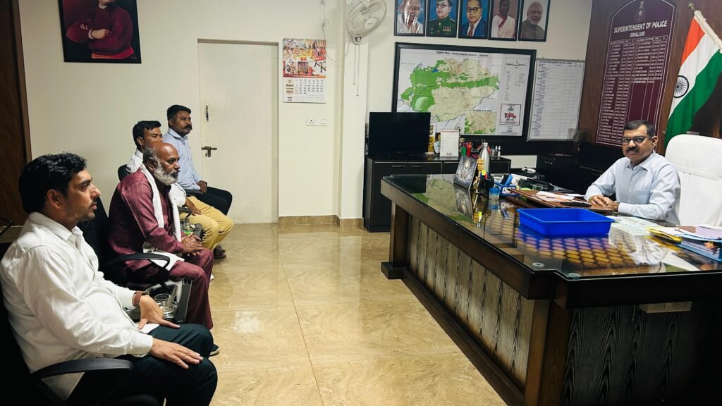 अम्बेडकर प्रतिमा मामले में समाजसेवियों ने पुलिस अधीक्षक से की मुलाकात