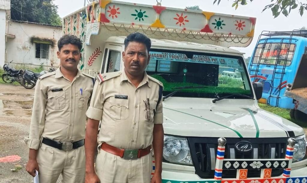 जियावन पुलिस ने पिकअप में लोड छ: भैसों को कराया मुक्त