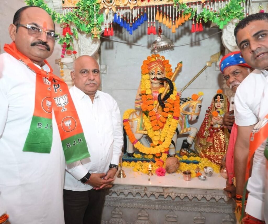 प्रदेश भाजपा अध्यक्ष खण्डेलवाल ने तेजाजी महाराज मंदिर में किए दर्शन, प्रदेशवासियों की समृद्धि की कामना