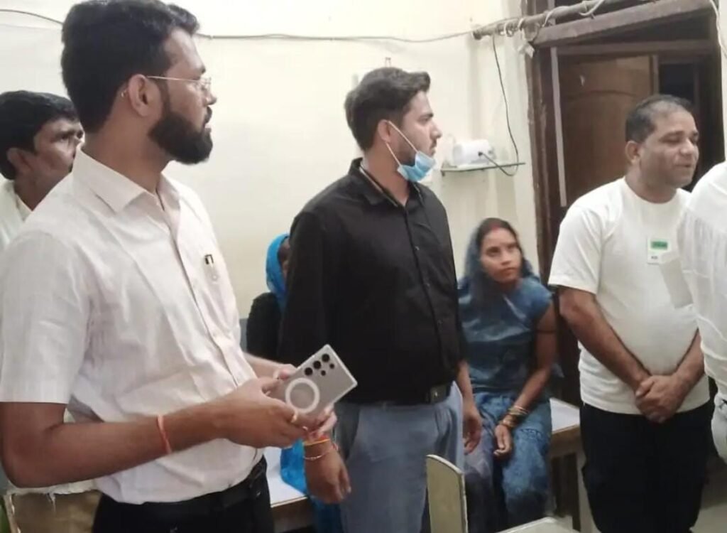 SDM ने दो झोलाछाप क्लीनिकों को सील किया