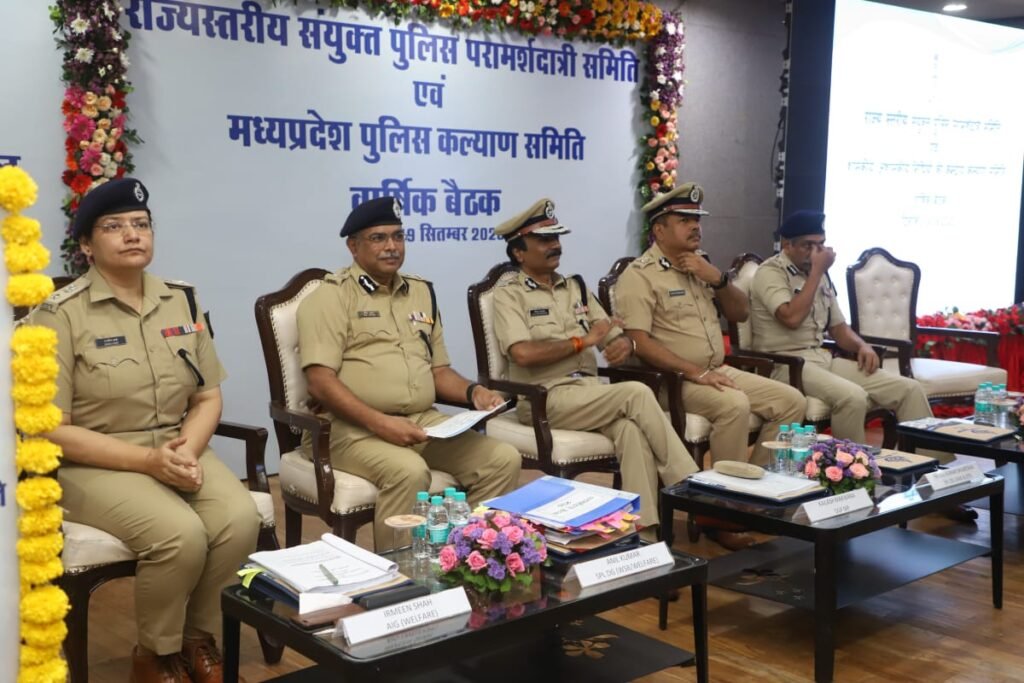 64 पुलिस कर्मियों को आउट ऑफ टर्न प्रमोशन, 5 लाख तक बढ़ा कल्याण कोष