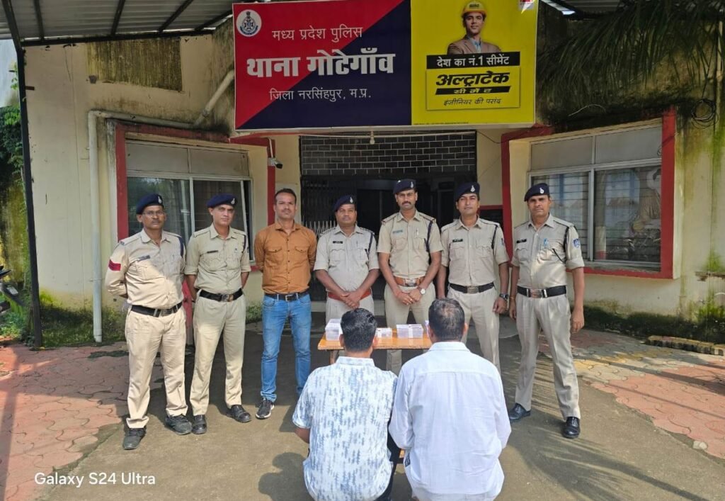 कई जिलों में सक्रिय दो कुख्यात अपराधी रिवॉल्वर, कट्टे सहित गिरफ्तार