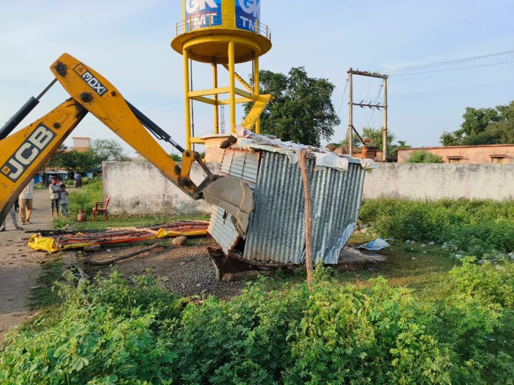 बम्होरी बीका में तीन करोड़ की 5 हेक्टेयर गौचर की भूमि से हटा अतिक्रमण 