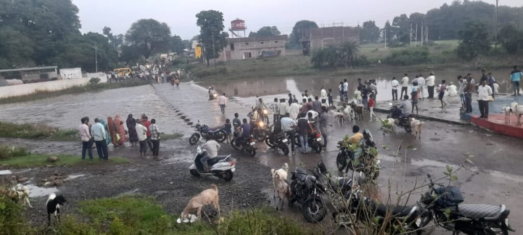 राजगढ़ व गुनेरा नदी उफान पर, 4 घंटे तक बंद रही आवाजाही