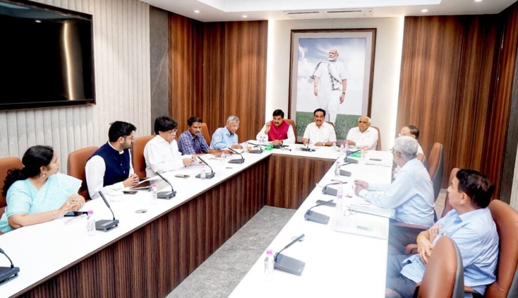 CM डॉ यादव ने केंद्रीय जल शक्ति मंत्री और गुजरात सीएम के साथ की उच्च स्तरीय बैठक