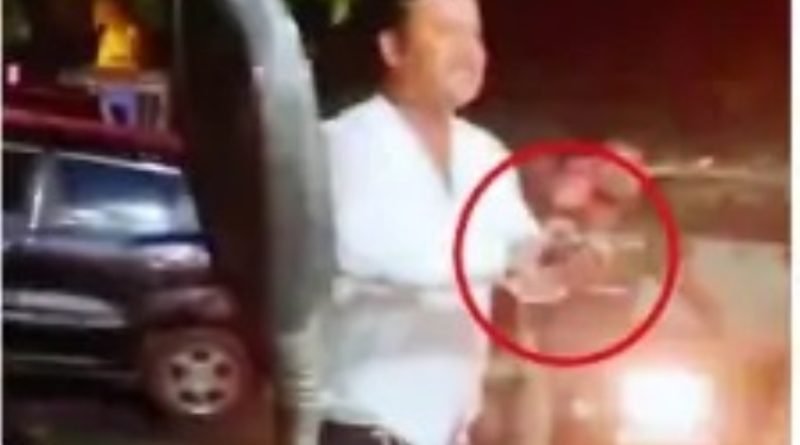 ठेले के पास टॉयलेट करने से रोका तो भाजपा नेता ने रिवॉल्वर तान दी