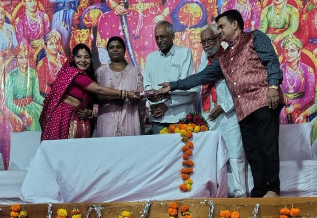 अग्रसेन जयंती महोत्सव के समापन पर बांटे पुरस्कार