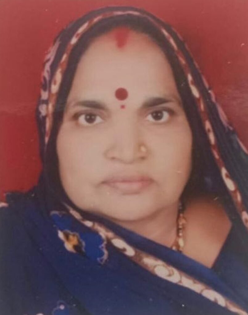 चैकिंग का भय दिखाकर बुजुर्ग महिला से ऐंठ ले गए जेवर