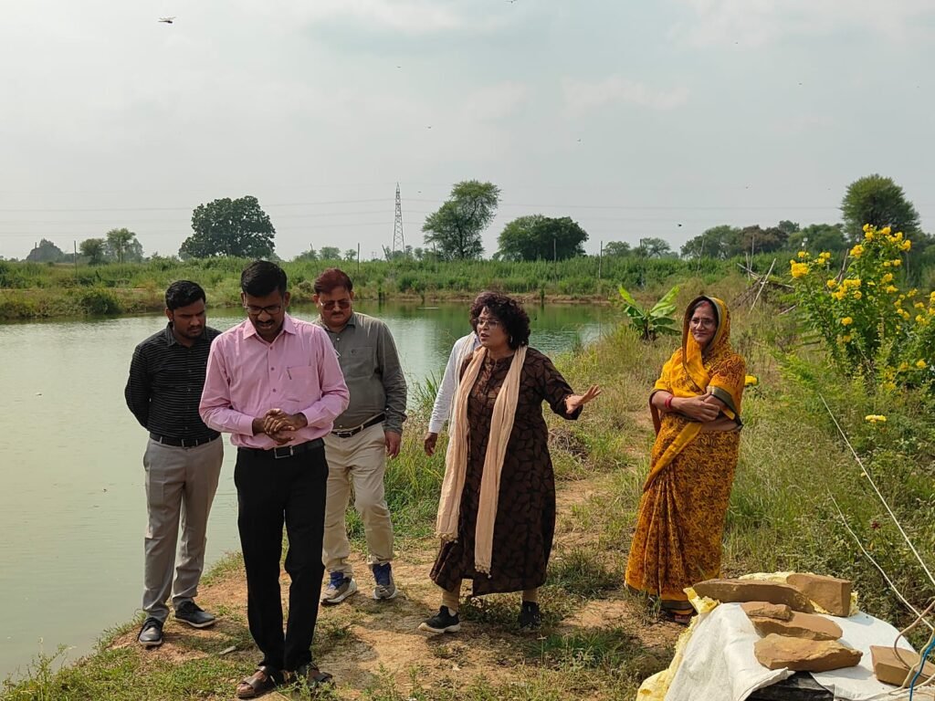 कलेक्टर ने रामपुर बघेलान क्षेत्र का भ्रमण कर देखी व्यवस्थायें