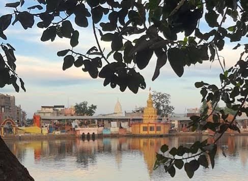 मां ताप्ती सरोवर में मोटरबोट प्रस्ताव पर श्रद्धालुओं ने जताया विरोध