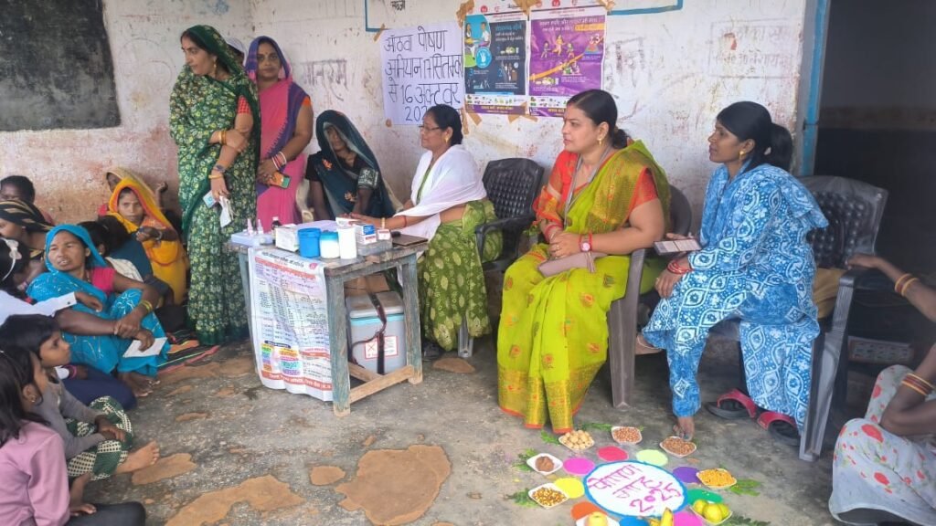 शिविर में बालिकाओं का किया गया स्वास्थ्य परीक्षण