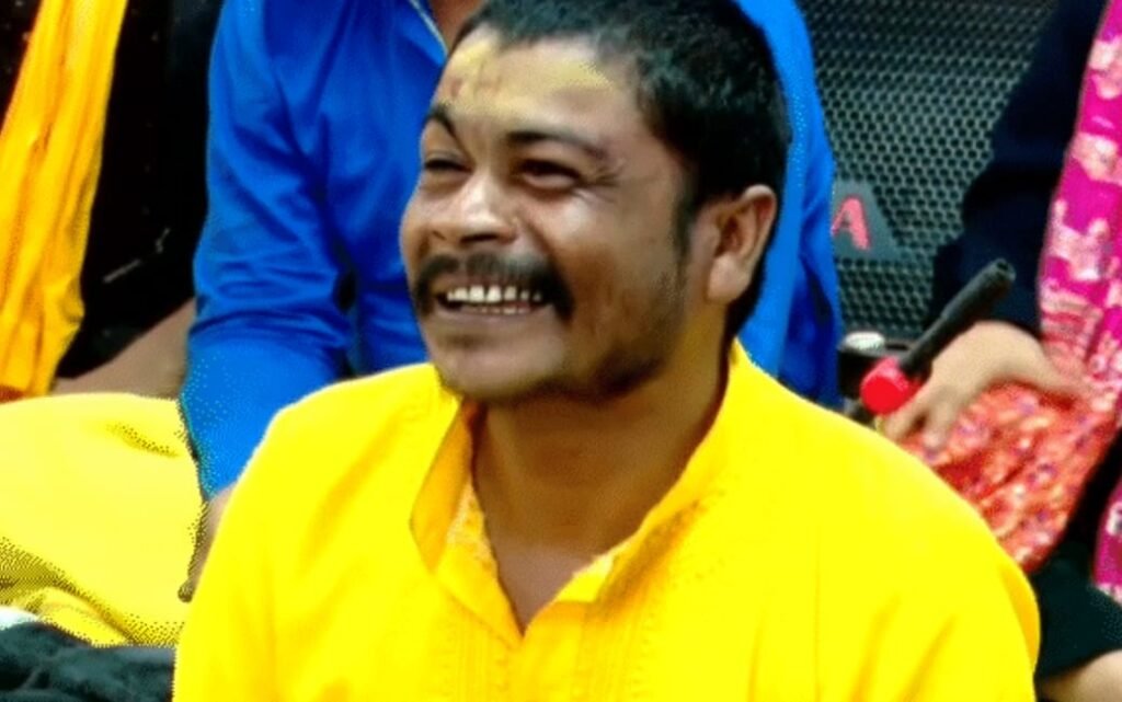 ट्रेन में गाने वाले सिंगर की बागेश्वरधाम ने बदली किस्मत,  अब कनाडा से गाने का आया ऑफर