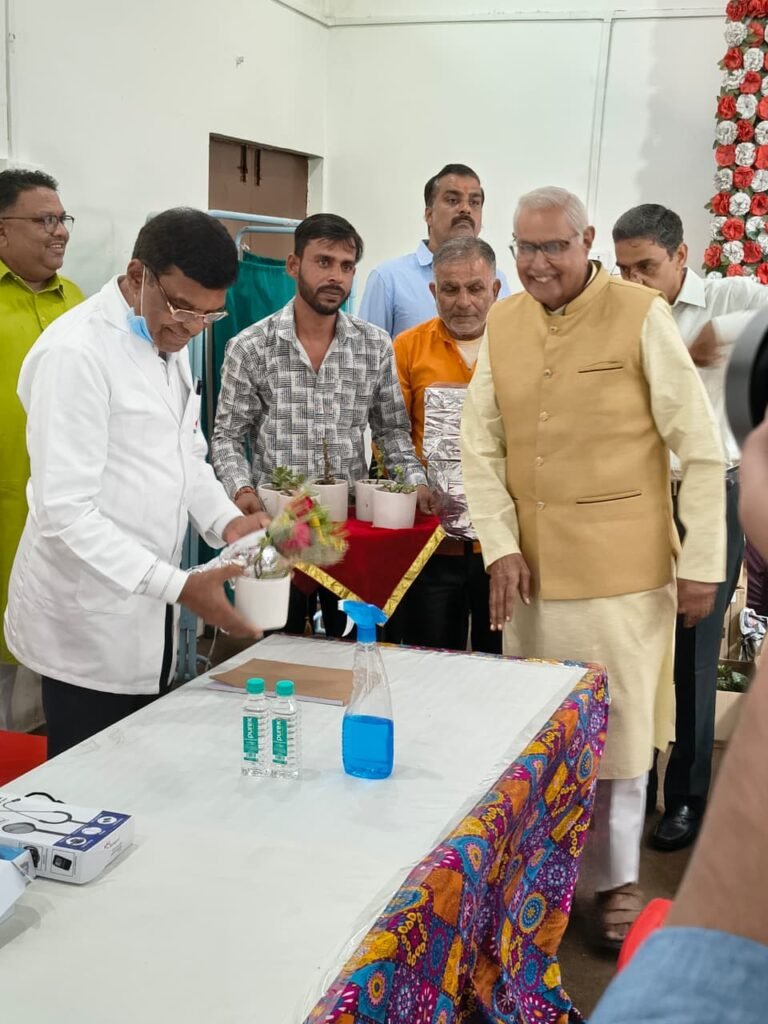 स्व. मनीष शर्मा की स्मृति में निःशुल्क स्वास्थ्य शिविर