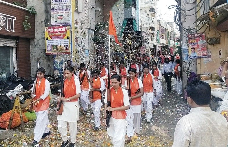 समाज को कोई आगे लाता है, तो वह हैं घर की बेटियां 