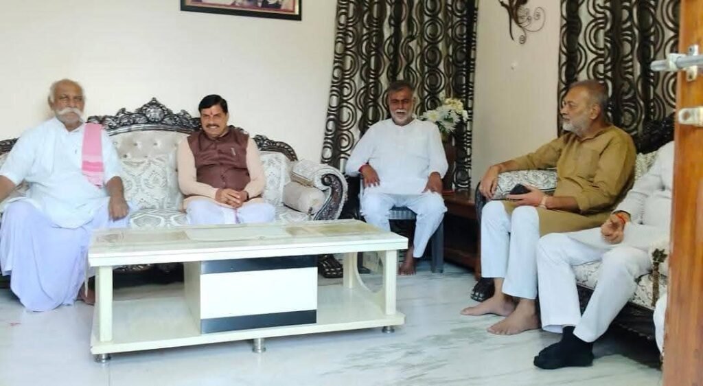 मंत्री प्रहलाद पटेल को सांत्वना देने सीएम पहुंचे उनके निवास जताई संवेदना