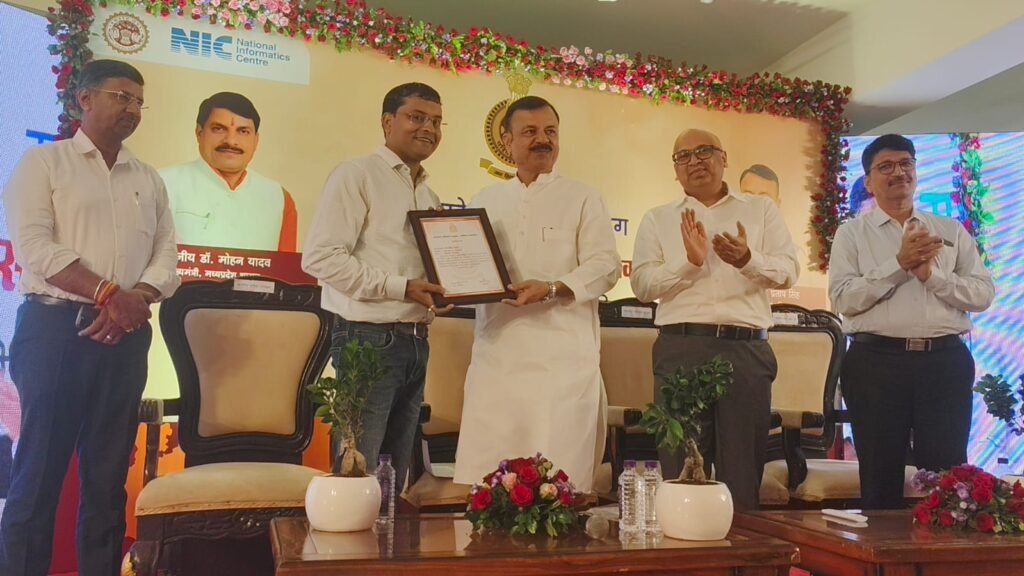 बालाघाट जिले के पहले राहवीर बने डॉ. अंकित असाटी 