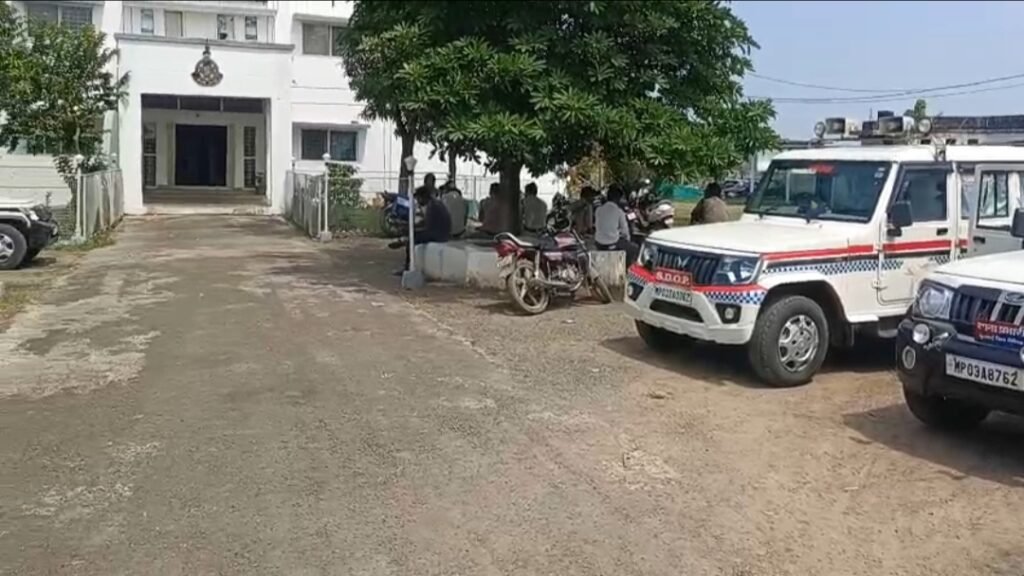 दुष्कर्म के आरोपी ने लॉकअप में लगाई फांसी, दीपना खेड़ा थाने पर मौजूद पुलिस और प्रशासन