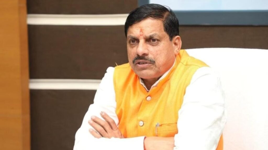 इंदौर हादसे पर CM का सख्त रुख, जिम्मेदार अधिकारी निलंबित, पीड़ित परिवारों को मुआवजा
