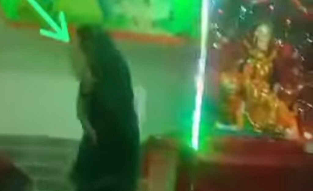 गाने पर डांस करते-करते जमीन पर गिरी नवविवाहिता, पति की आंखों के सामने थम गई सांसें