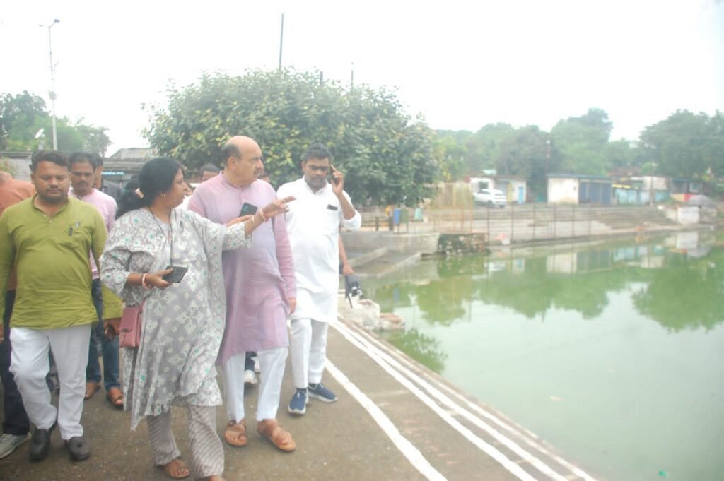 विधायक ने किया विसर्जन घाटों का निरीक्षण