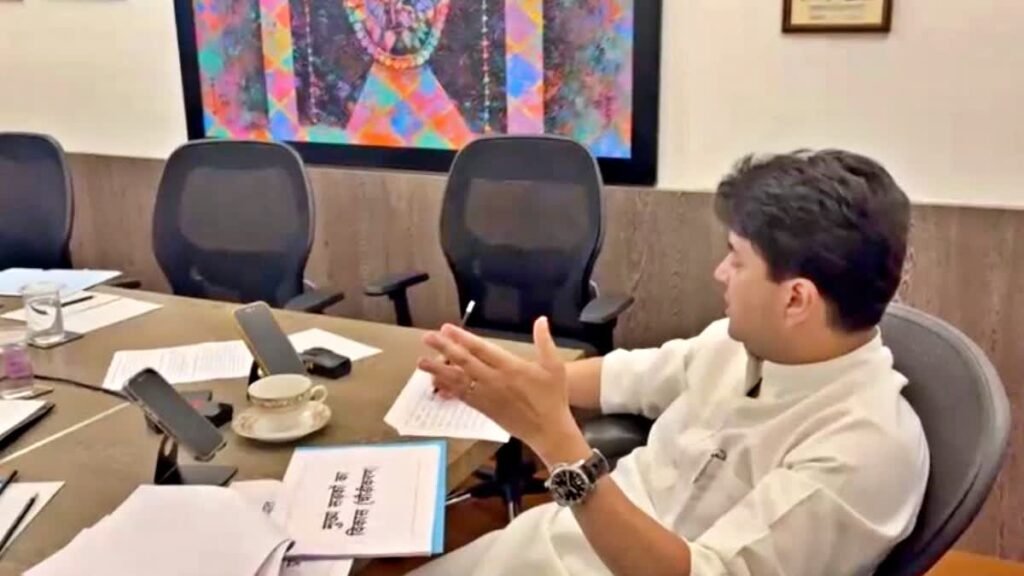 शिवपुरी को आधुनिक व आदर्श शहर बनाएंगे सिंधिया