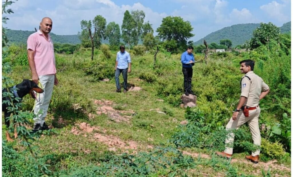 हरसी पहाड़ी के पीछे एक अज्ञात युवक की लाश बरामद