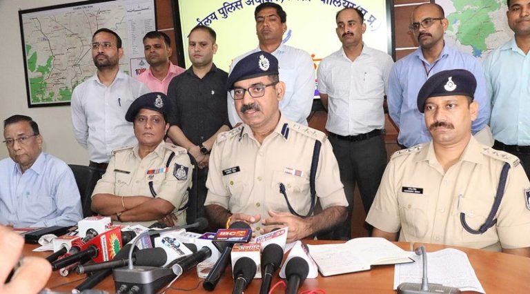 50 लाख के म्यूचुअल फंड की धोखाधड़ी करने वाली गैंग का खुलासा