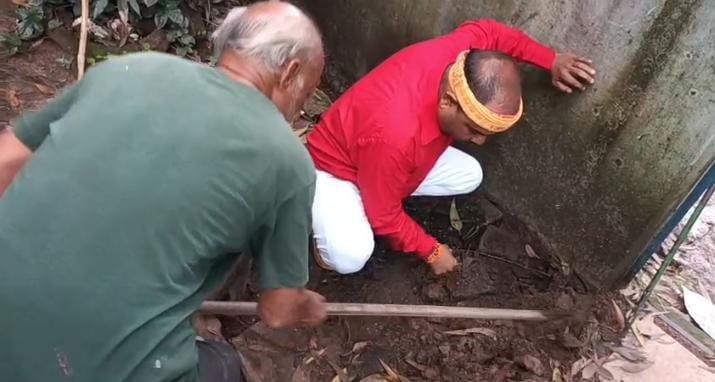 बिट्ठलनाथ आश्रम में निकला सवा दो फीट लंबा अजगर