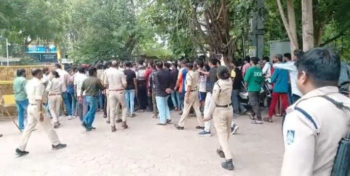 दो पक्षों मे झड़प के बाद महू में तनाव
