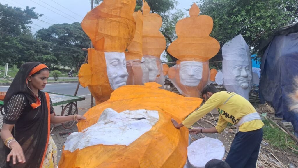 कारीगरों ने शुरू किया रावण,मेघनाथ और कुंभकर्ण के पुतलों का निर्माण