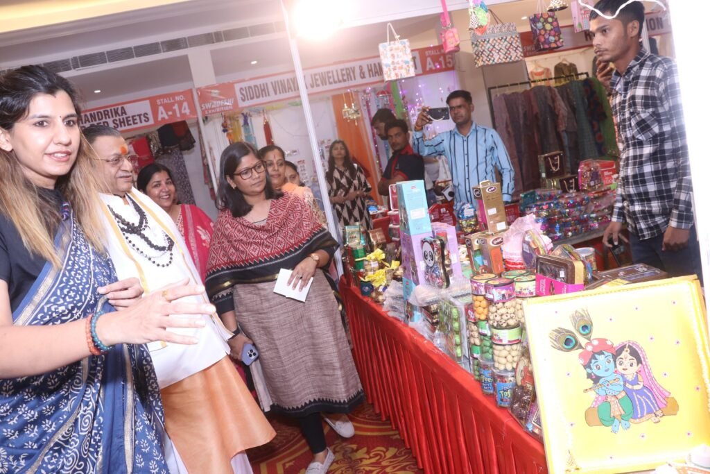 कैट महिला विंग की स्वदेशी एग्जीवीशन का कलेक्टर ने किया समापन