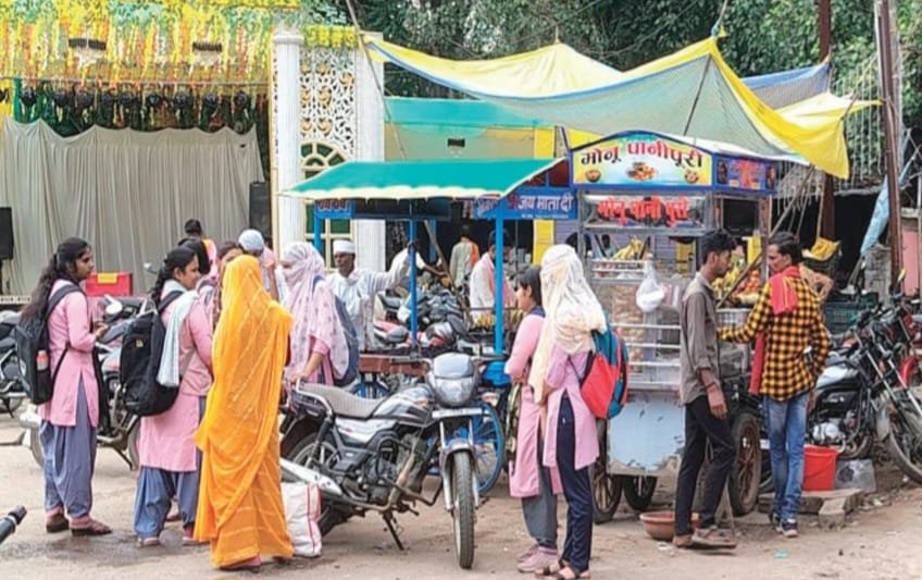 यात्री बसों की लेटलतीफी से लोग हो रहे परेशान