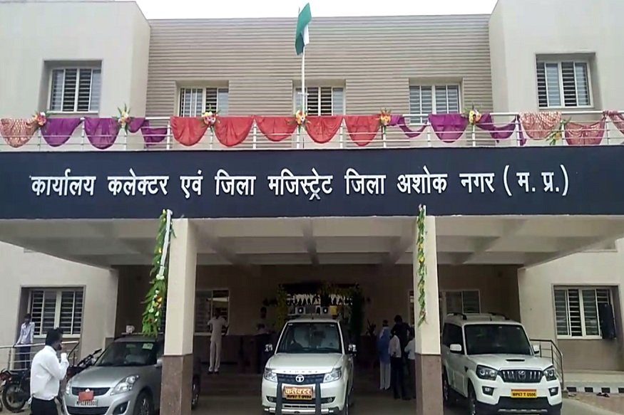 छात्रावासों में लापरवाही: दो अधीक्षिकाएं निलंबित, आधा दर्जन अधिकारियों को नोटिस