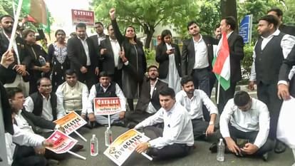 दिल्ली पुलिस के अपने फैसले पर यू-टर्न लेने पर वकीलों की हड़ताल वापस